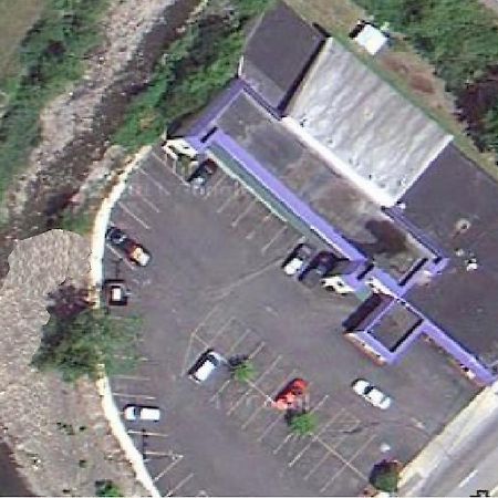 Econo Lodge Utica Bagian luar foto