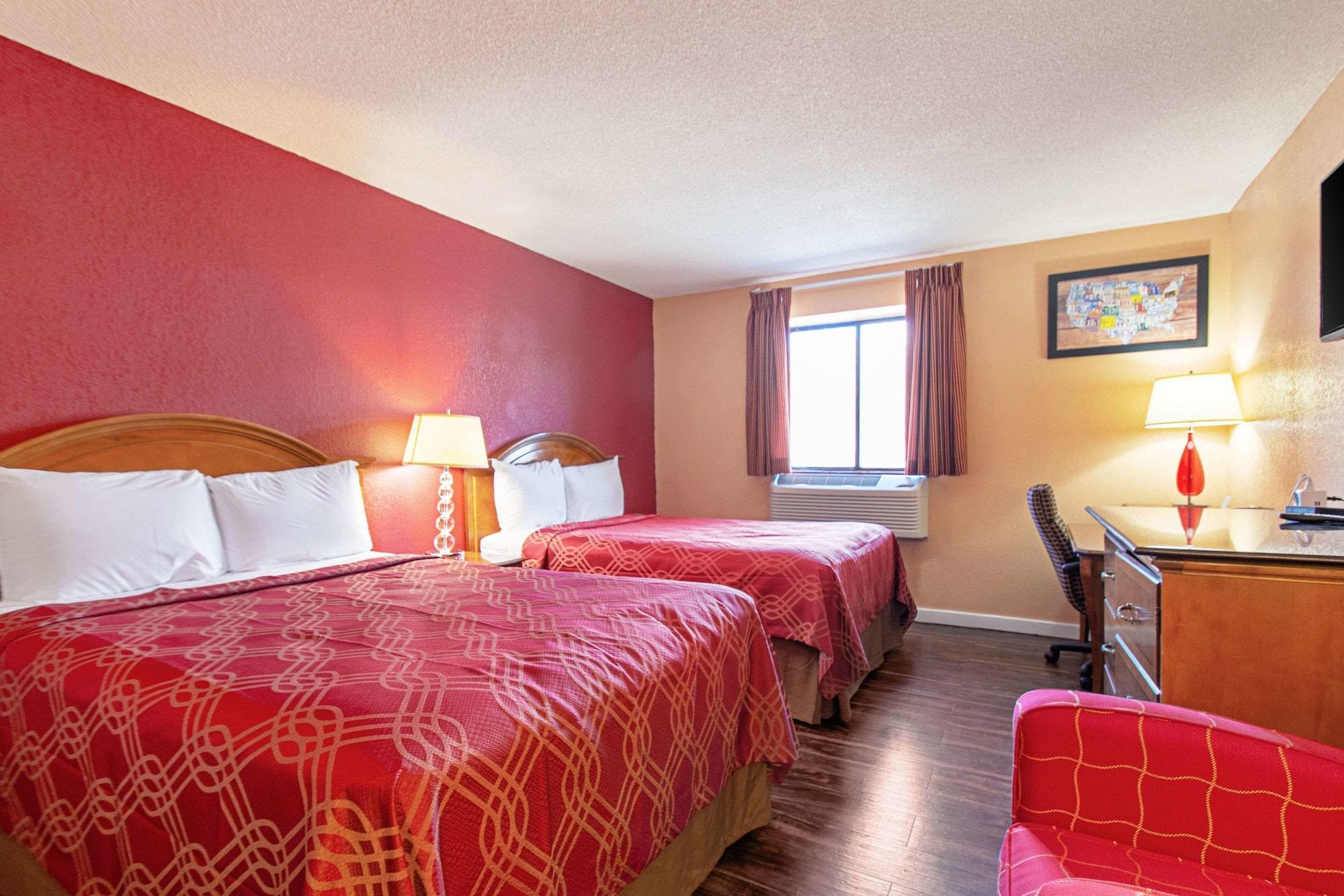 Econo Lodge Utica Bagian luar foto