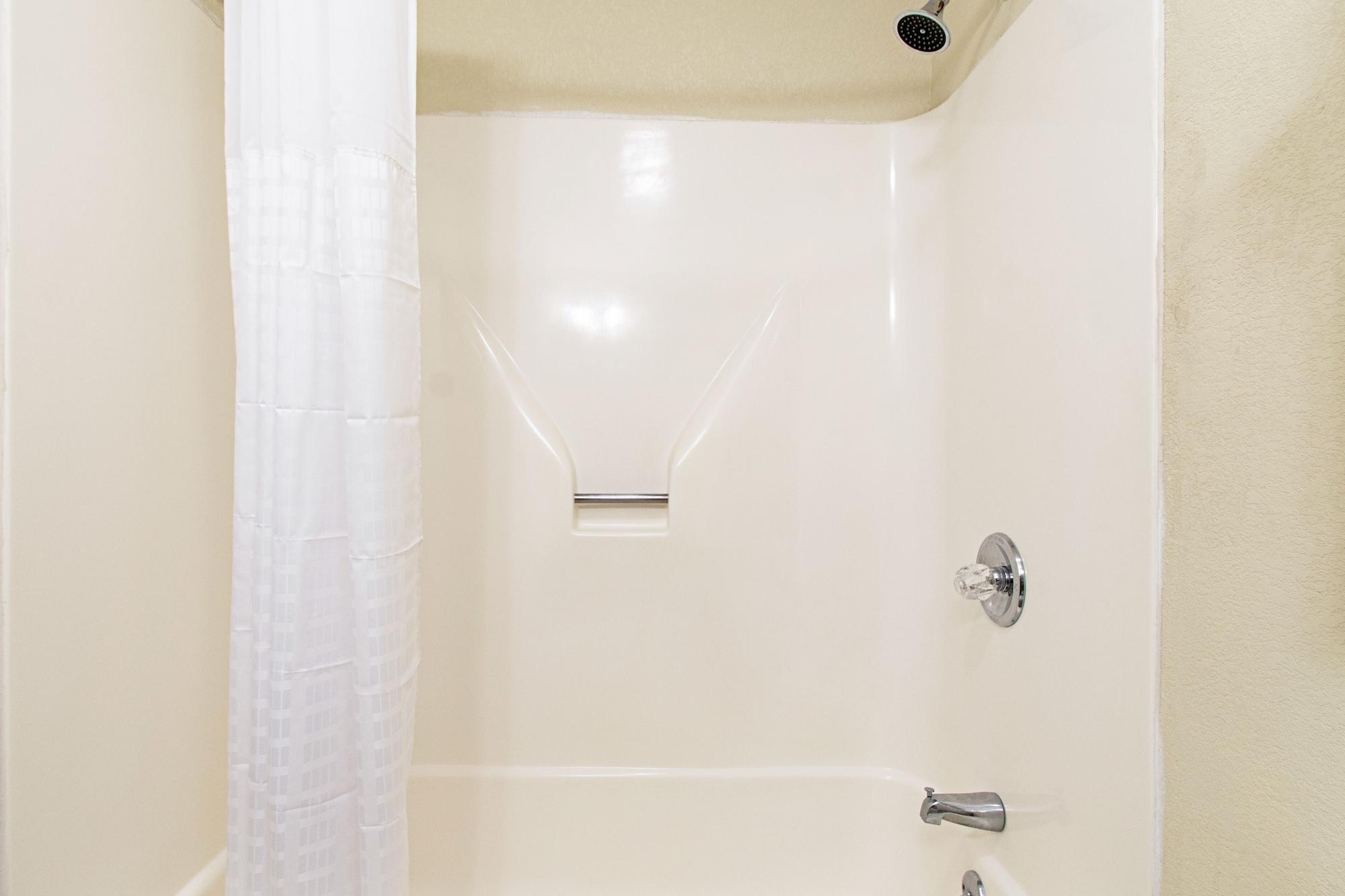 Econo Lodge Utica Bagian luar foto