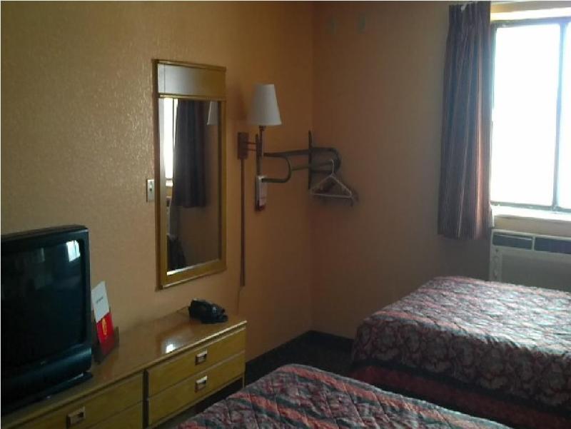 Econo Lodge Utica Bagian luar foto